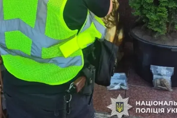 У Дніпровському районі Києва вилучили гранати з куртки на сходах ресторану