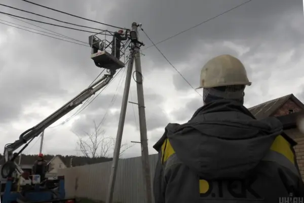 ДТЕК повідомив про повернення світла понад 650 тисячам родин за тиждень