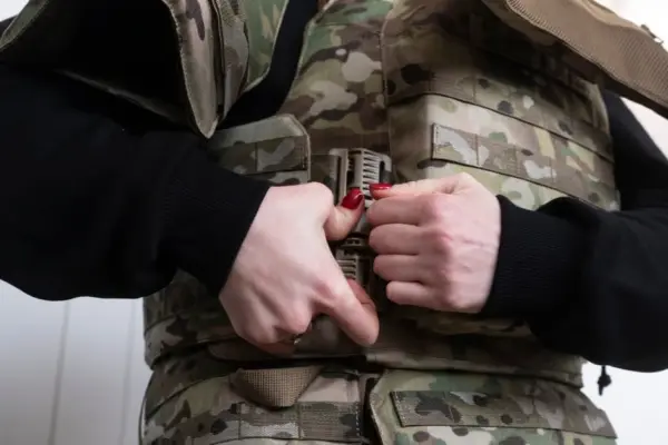 Агенція оборонних закупівель передала ЗСУ перші 2000 жіночих бронежилетів