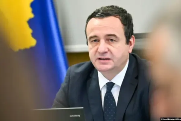 Хроніка інциденту в парламенті Косова: від кидка яєць до призупинення засідання