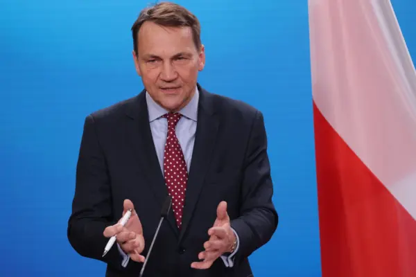 Глава МЗС Польщі Радослав Сікорський закликав прискорити оборонну підготовку країни