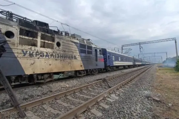 Другий удар по потягу №147 в Одеській області: пасажирів евакуйовано, ДСНС оприлюднила відео