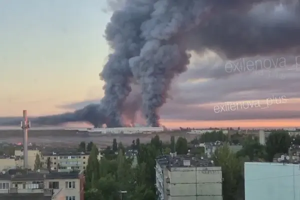 Бусаргін повідомив про удар дронів по Саратову: горять НПЗ і хаб OZON