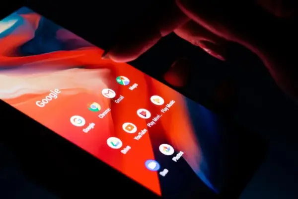 Android автоматично зв’язує номер SIM з усіма Google-акаунтами