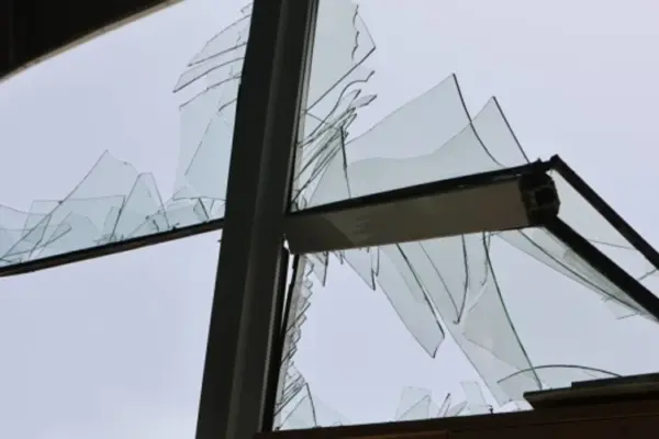 КМВА підтвердила удар по 25-поверхівці в Дарниці: одна людина загинула