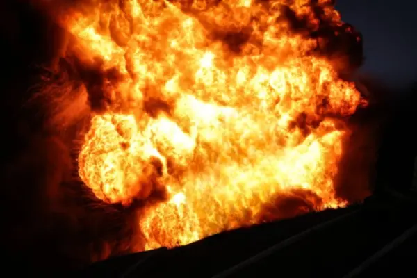 У районі НЛМК у Липецьку виникла пожежа під час атаки